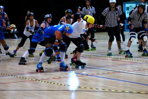 Hannah Jennings pivoting against Swamp City's Blue Blaze: 